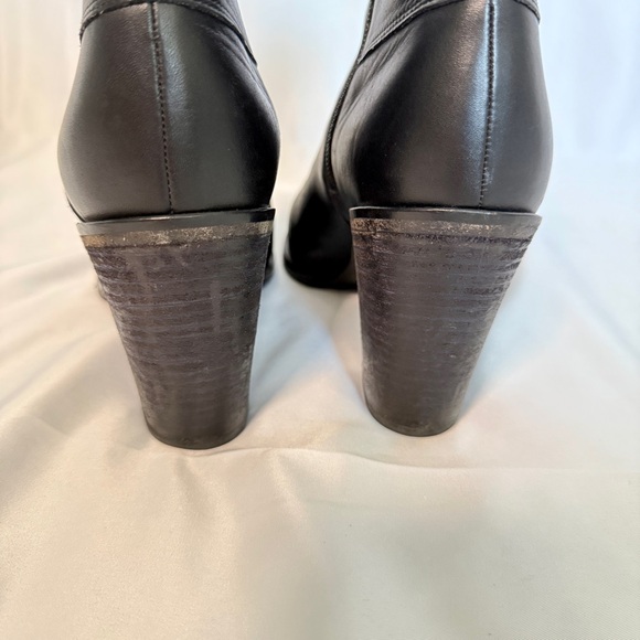 Vince. Vero Cuoio Sleek Black Leather Ankle Bootied - Picture 5 of 10